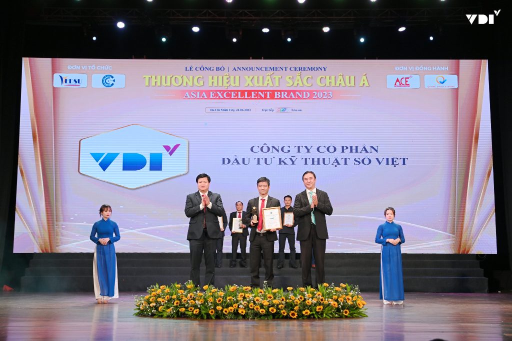 Ông Nguyễn Văn Nhân -Chuyên gia Chuyển đổi số VDI nhận giải thưởng Top 10 – Thương hiệu xuất sắc Châu Á 2023