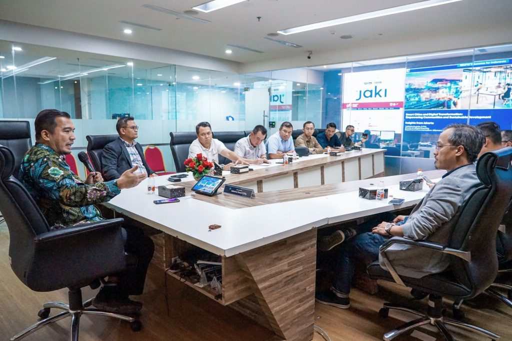 VDI thảo luận với đại diện các bên trong buổi tham quan Jakarta Smart City