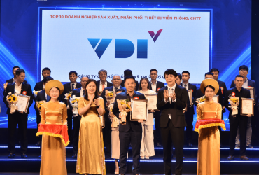 Ông Nguyễn Anh Dũng - Tổng Giám Đốc VDI nhận giải thưởng g TOP 10 Doanh nghiệp Công nghệ số xuất sắc Việt Nam