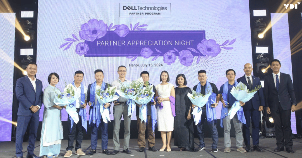 Lãnh đạo VDI chụp ảnh kỉ niệm cùng các đối tác khác của Dell Technologies tại sự kiện Partner Appreciation Night 2024