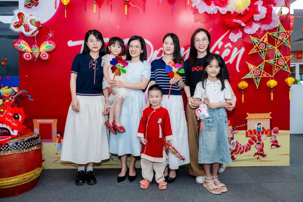 Các chiến binh và gia đình tại chương trình Thu đoàn viên của VDI